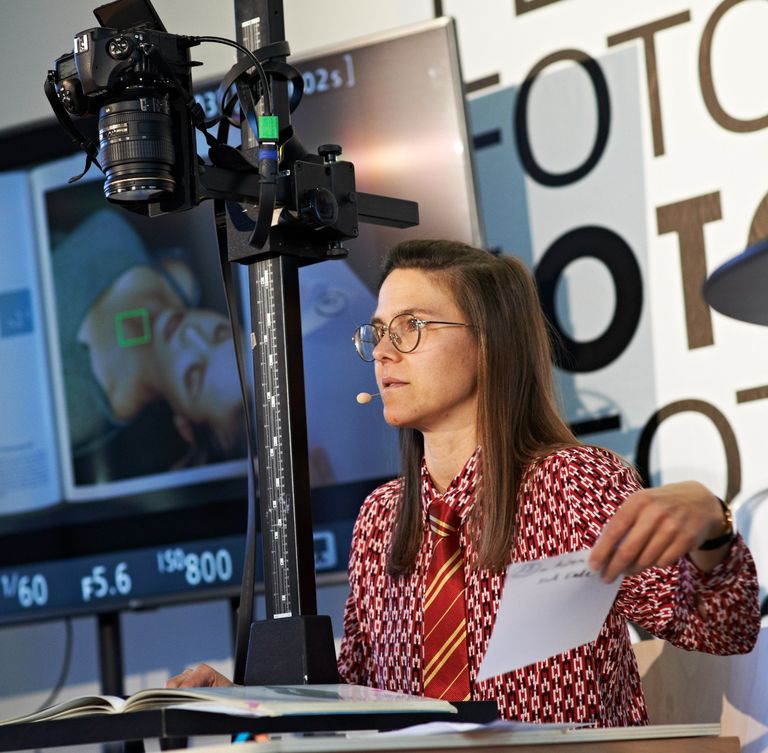 Caroline Heider liest fotografische Anleitungen (Jost Marchesi, Band 3